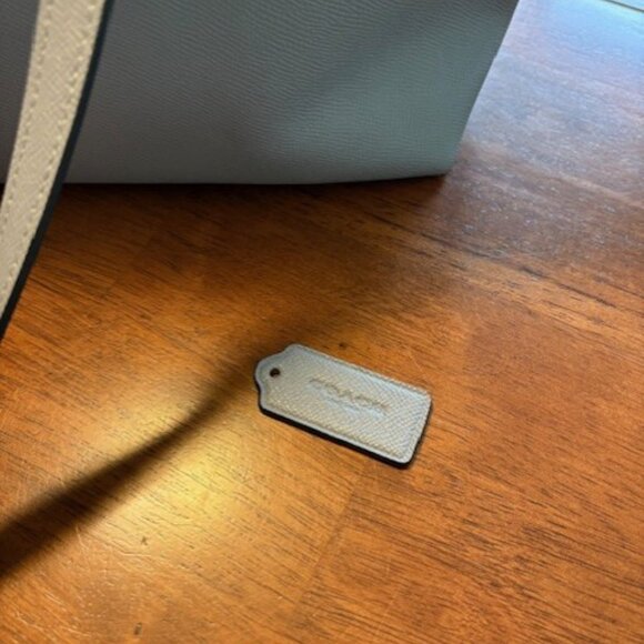 COACH Gallery Tote - Picture 5 of 5